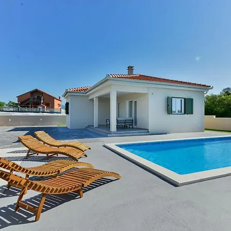 Vikendica Holiday House Casia With Pool
