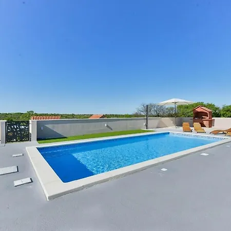 펜션 Holiday House Casia With Pool *